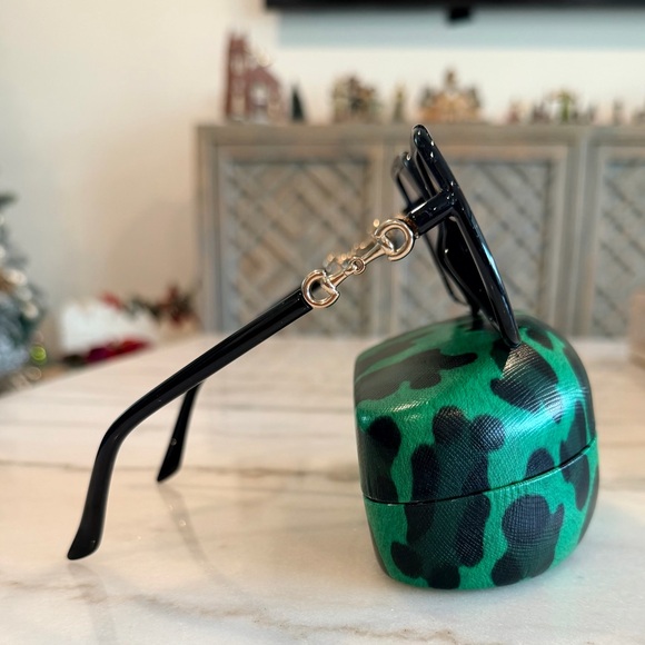 GUCCI Square Black Frame Grey Lenses & ICONIC Gucci Horsebit Hardware. AUTHENTIC - Picture 9 of 17